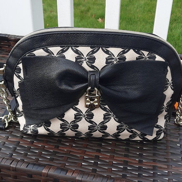 Betsey Johnson Handbags - Betsey Johnson purse